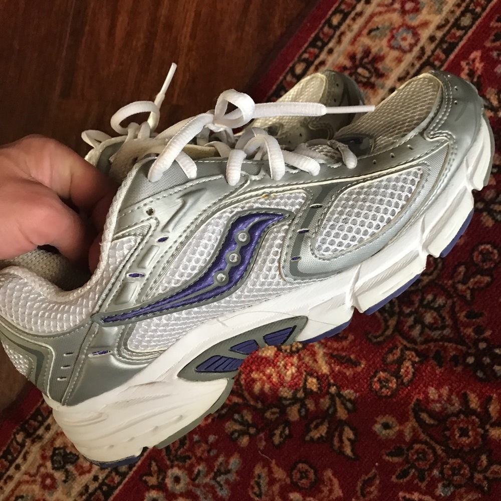 Sneakers size 7